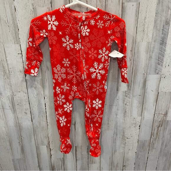 New Posh‎ Peanut Red Snowflake Christmas Zippy with Footie 3-6 Months Bamboo A - Picture 1 of 3